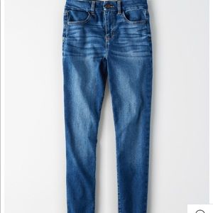 AMERICAN EAGLE CURVY HIGH-WAISTED JEGGING